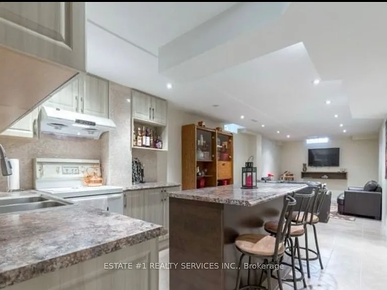 36 Dafoe Cres E #BSMNT — Photo 3