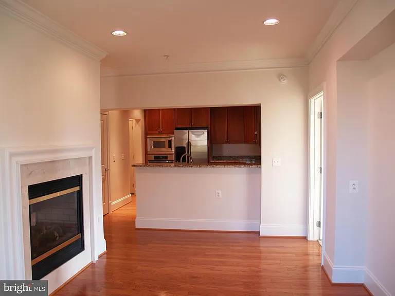 600 2nd St #303 — Photo 12