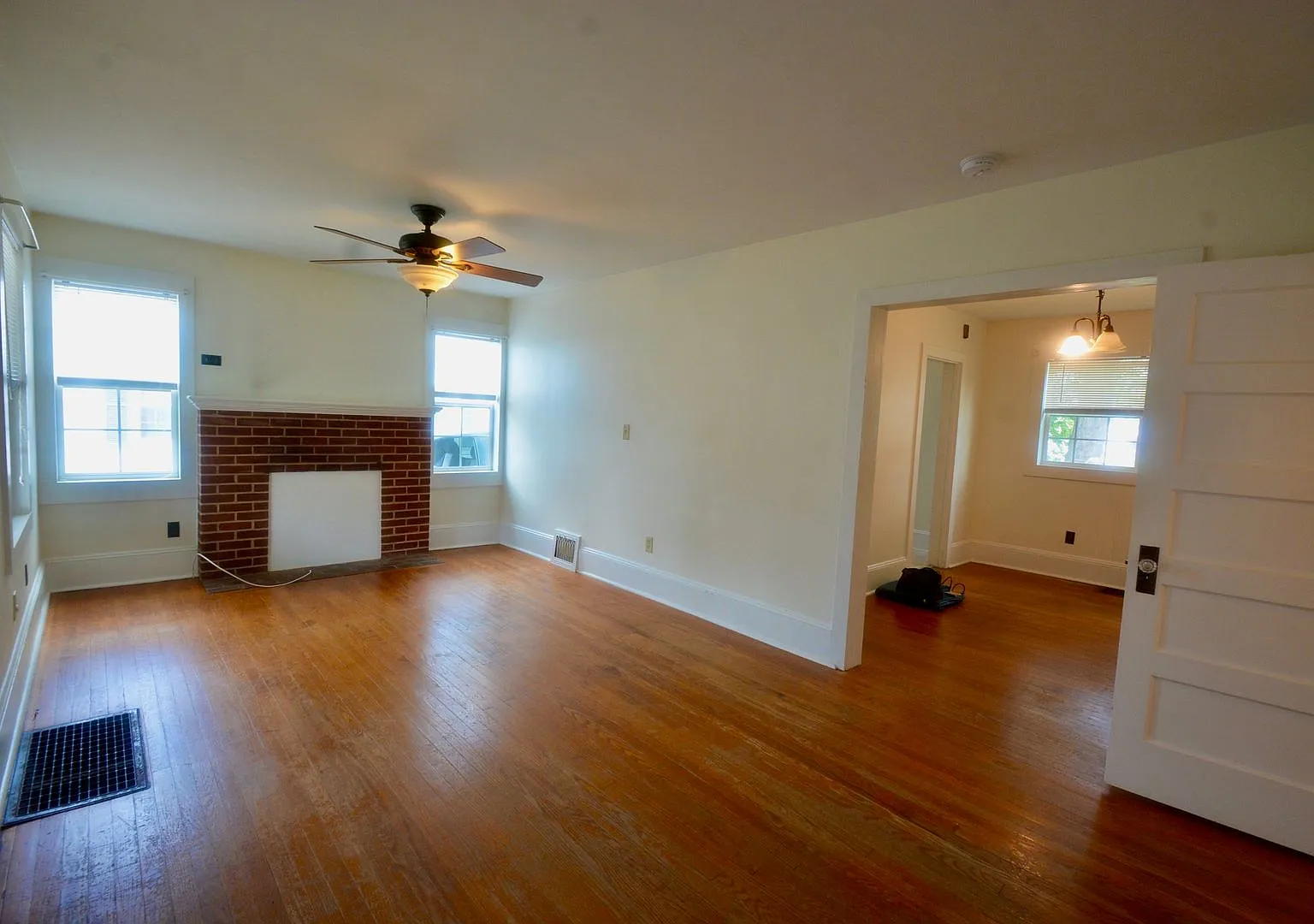 This one is Perfect!! It's a 2 Bedroom Single-Family Home with a Garage in Smyrna — Photo 3