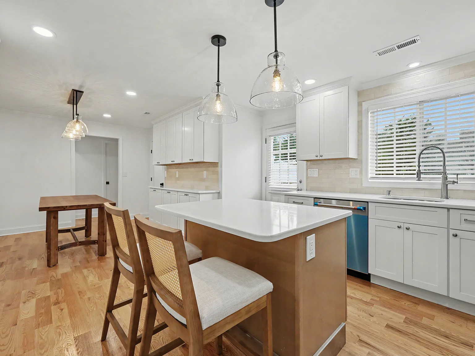 4 bed, 1700 sqft, $4,750 — Photo 3