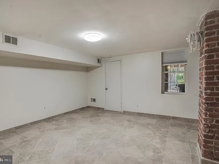 1025 30th St NW — Photo 19