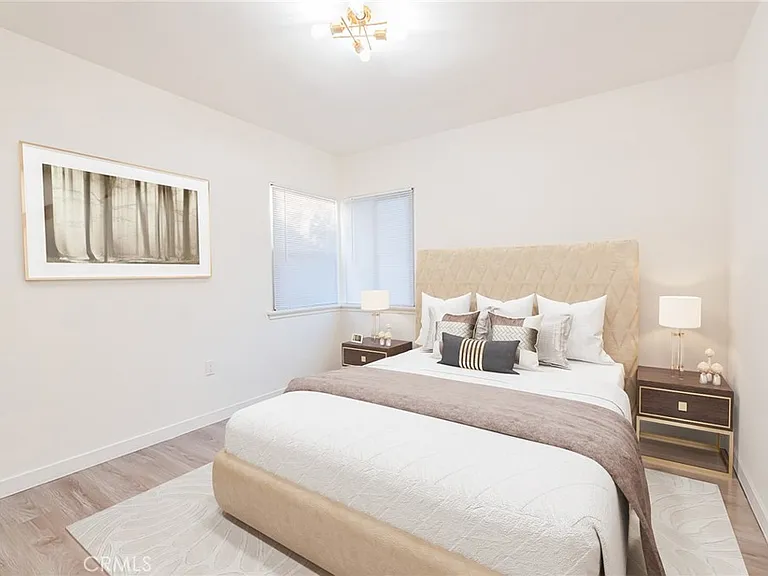 11342 Emelita St — Photo 10