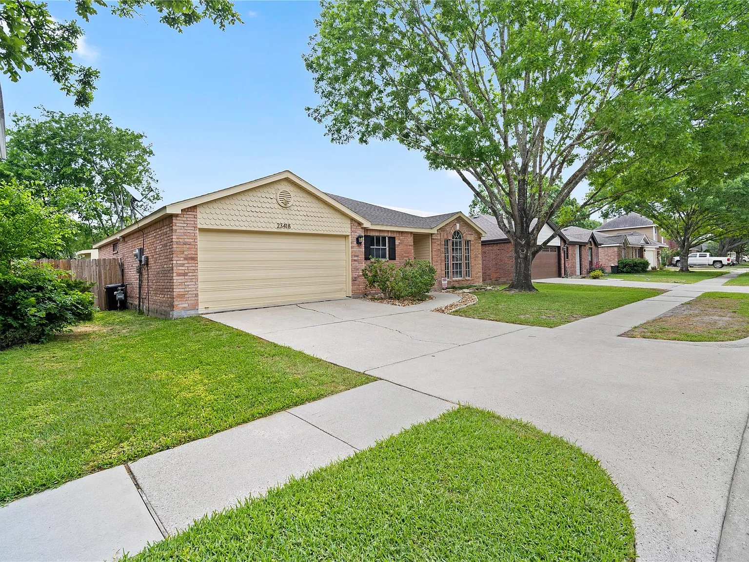 3 bed, 2.0 bath, 1437 sqft, $1,995 — Photo 2