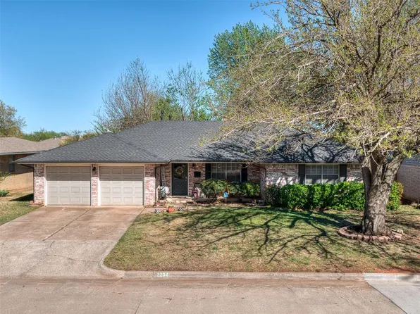 2204 Bellaire Dr, Moore, OK 73160