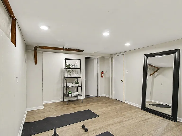 538 N Broadway Ave — Photo 29