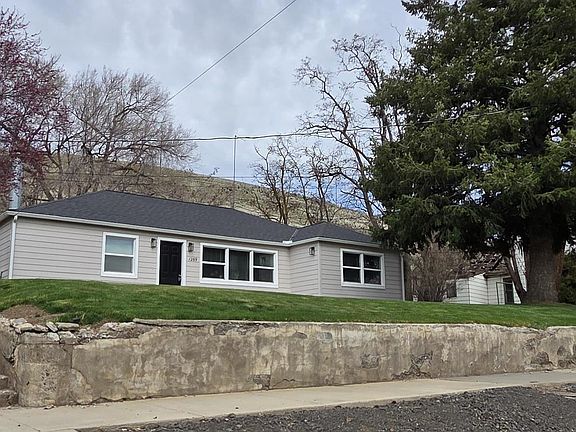 2nd image of 1269 Main St