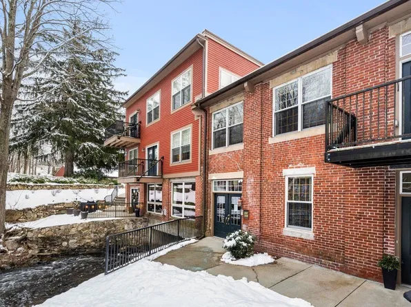 7 Chester Road #207, Derry, NH 03038