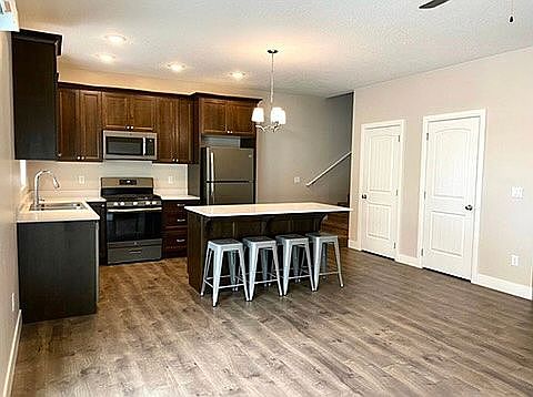 2nd image of 173 E Fiddlers Canyon Rd