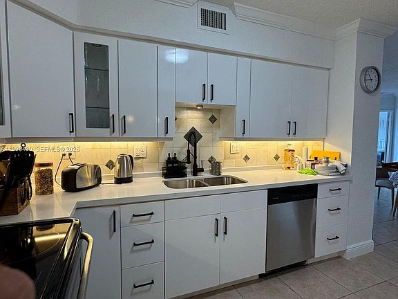 4th image of 3600 Mystic Pointe Dr APT 910
