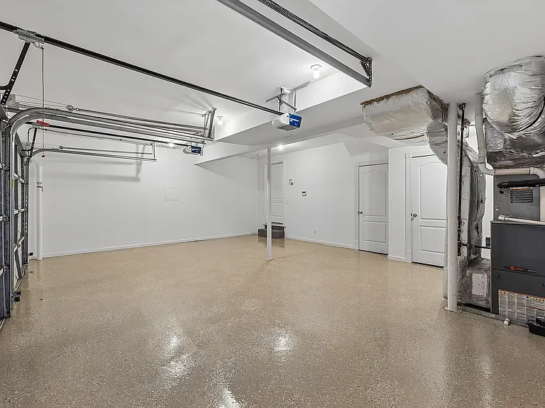 604 Clayborne Ct — Photo 47