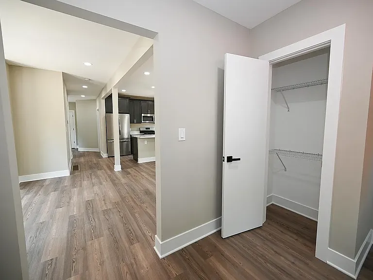 1307 W 65th St #2 — Photo 6