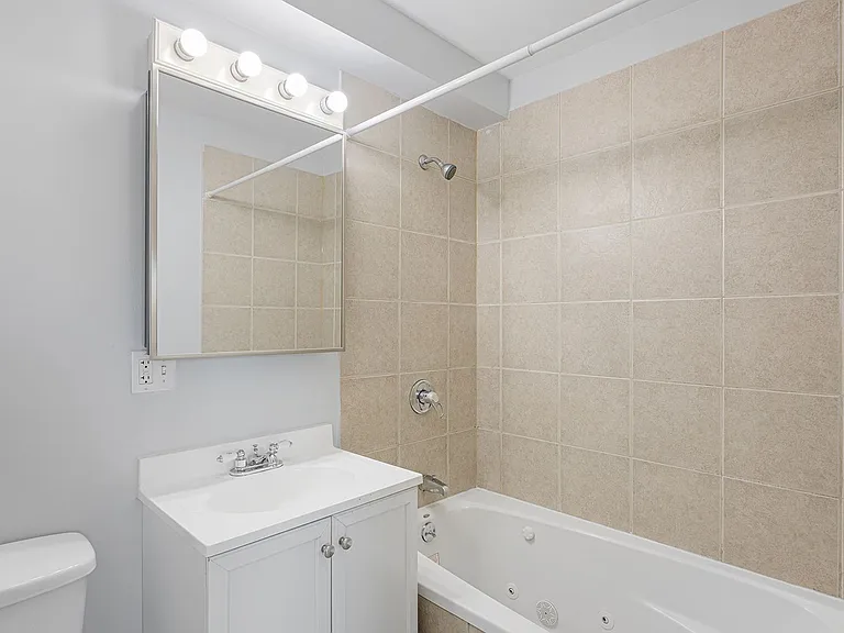 7616 N Marshfield Ave — Photo 35