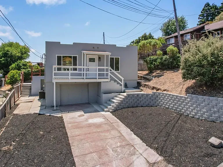 1923 Thompson Ln — Photo 33