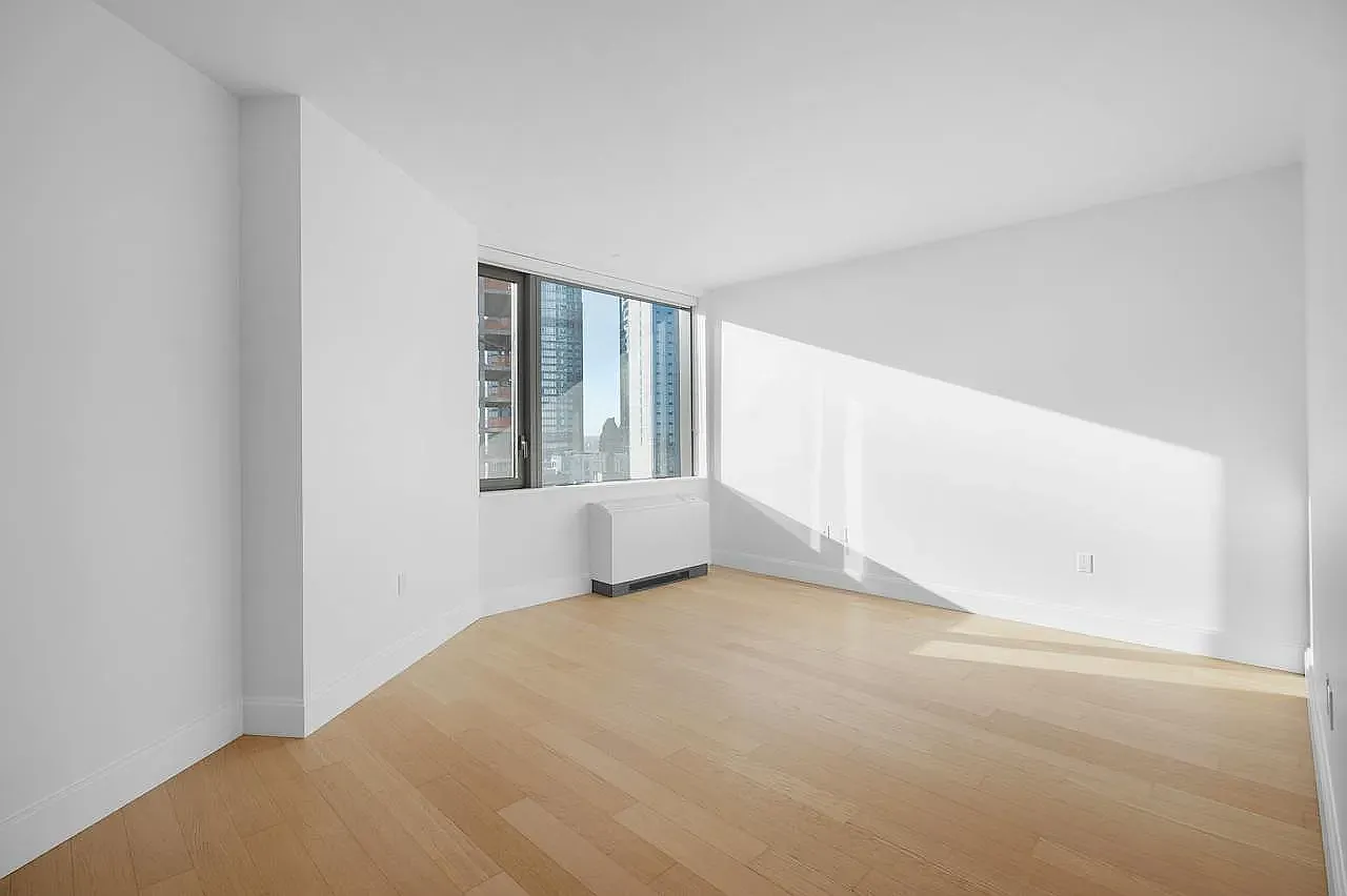 10 City Point — Photo 2