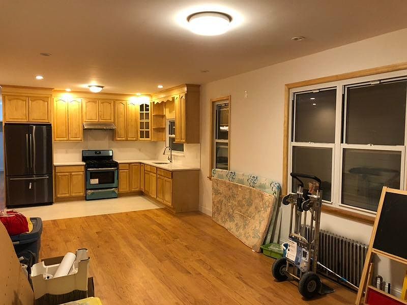 2nd image of 2054 W 5th St