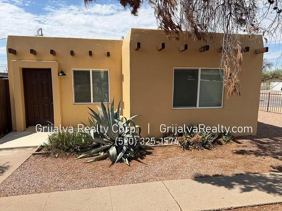 3001-3015 E La Madera Dr