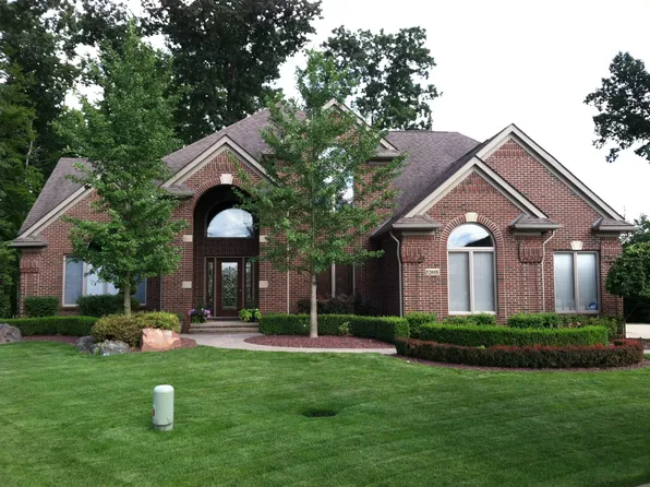 52018 Loon Ct, Shelby Township, MI 48315