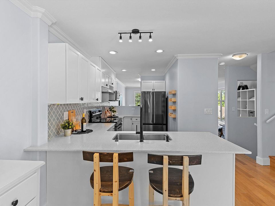 1st image of 46858 Russell Rd #21