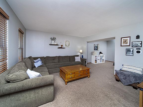 5th image of 2132 Oak Leaf Ln