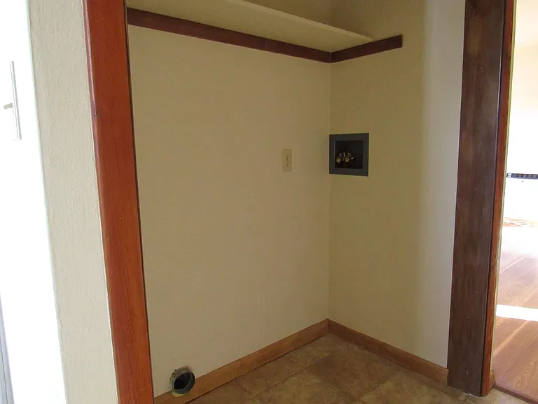 960 Stony Bridge Dr — Photo 6