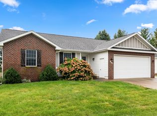 103 Eastwood St, Pella, IA 50219