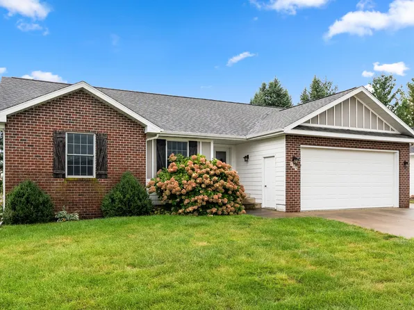 103 Eastwood St, Pella, IA 50219
