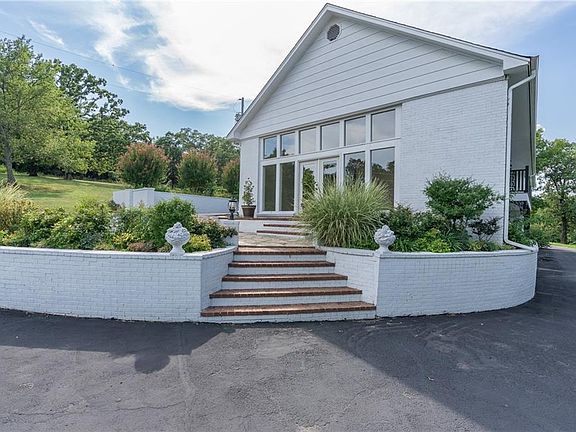 2nd image of 442 Beverly Hills Dr