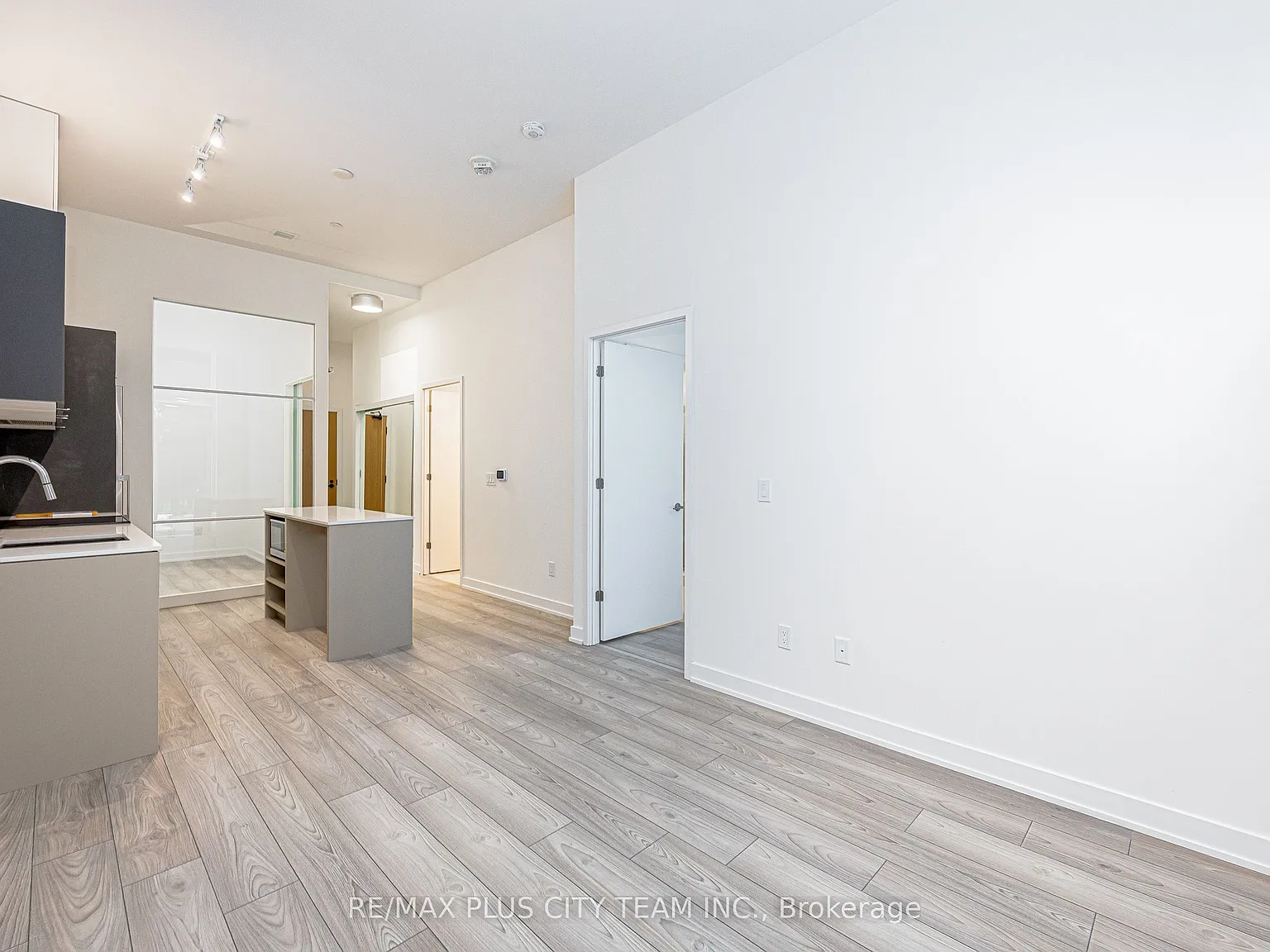 2 bed, $2,750 — Photo 4