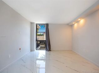 3675 N Country Club Dr APT 110, Aventura, FL 33180