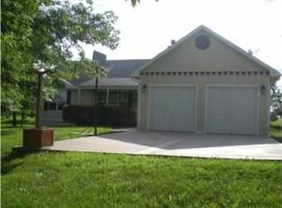 25726 Tonganoxie Rd, Leavenworth, KS 66048