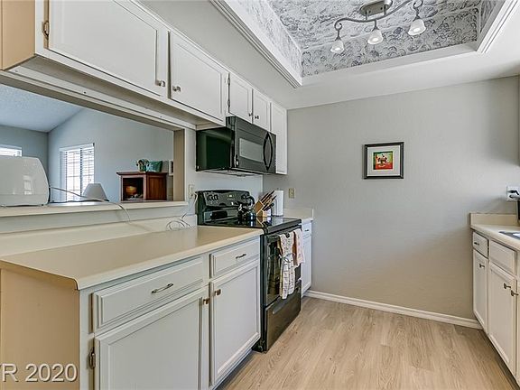 3rd image of 5811 Medallion Dr Unit 203