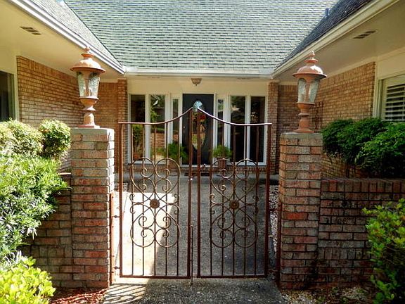 2nd image of 648 Merioneth Dr NE