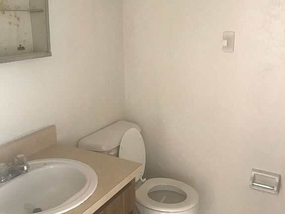 4th image of 2750 NE 49th Ave APT 2