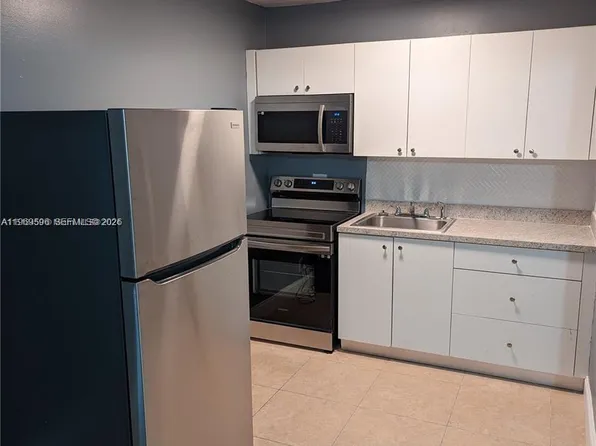 5820 NW 14th Ct, Sunrise, FL 33313