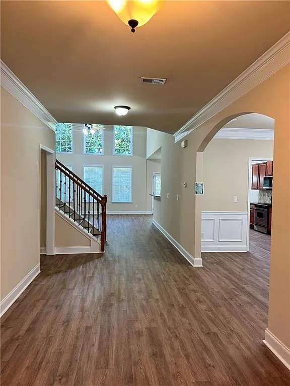 5 bed, 4.0 bath, 3507 sqft, $2,800 — Photo 3