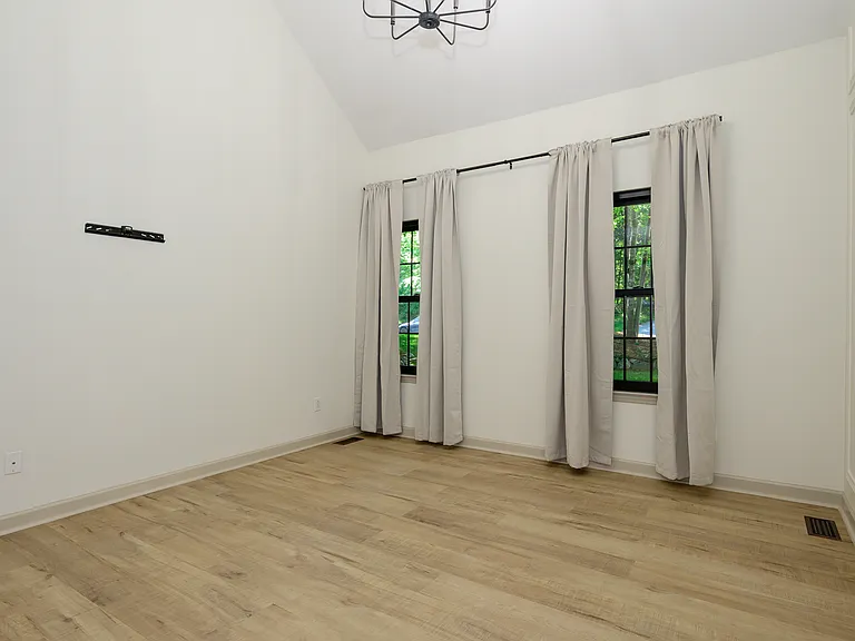 7802 Pinetuck Ln — Photo 18