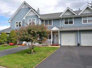 91 Broadlawn Dr, Central Islip, NY 11722