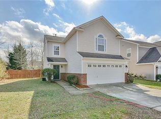 5524 Wyalong Dr, Charlotte, NC 28277