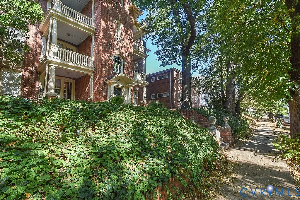 2 bed, 1.0 bath, 750 sqft, $1,800 — Photo 3