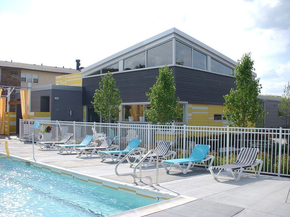 Clubhouse / pool