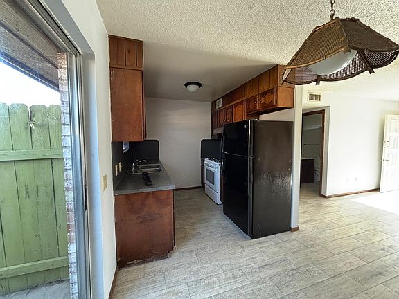 4th image of 2421 Tamarack Ave #C
