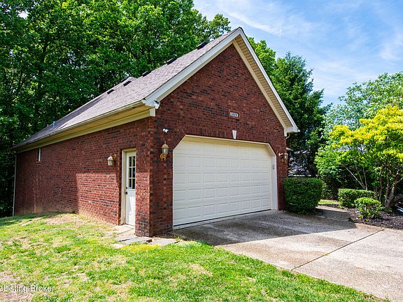3rd image of 3222 Rolling Oak Blvd