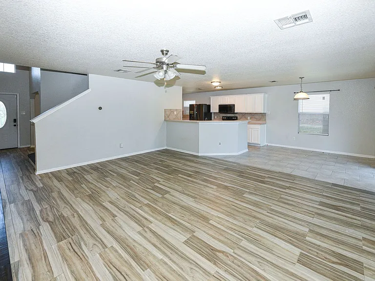 2305 Riley Dr — Photo 8