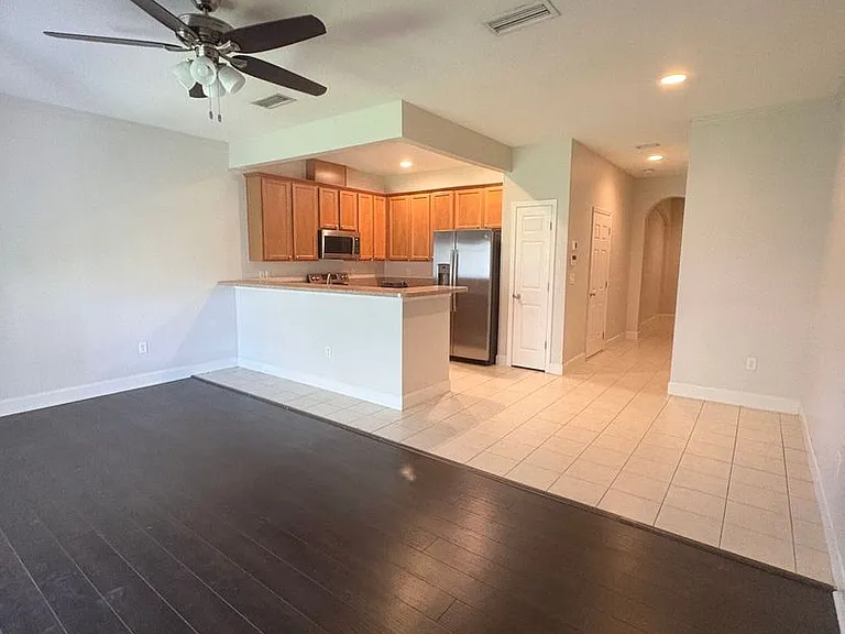 607 Crystal Way — Photo 5