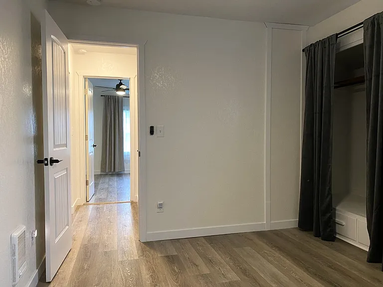 2220 E 12th St — Photo 20