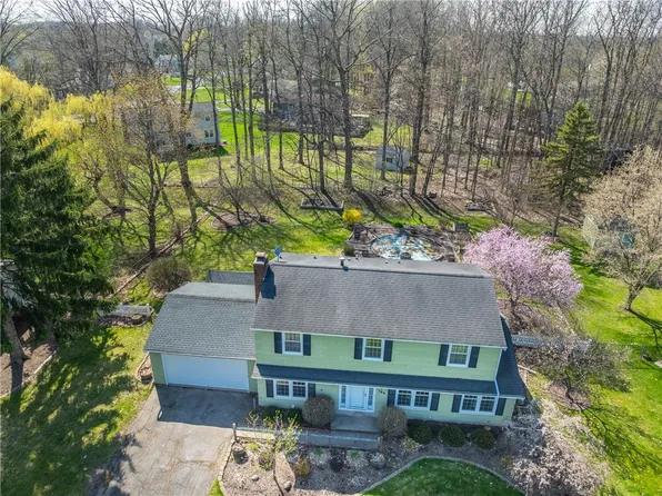 786 Lauren Ct, Webster, NY 14580