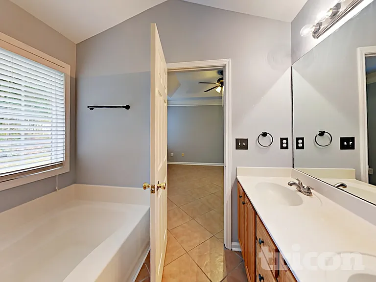 923 Laurel Green Ln — Photo 11