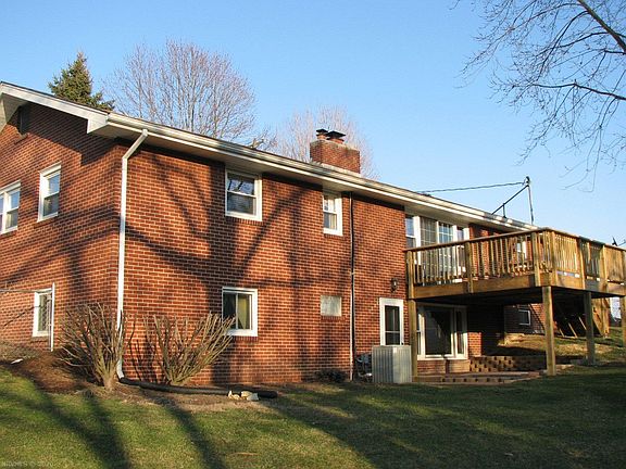 4th image of 1800 Monte Vista Dr