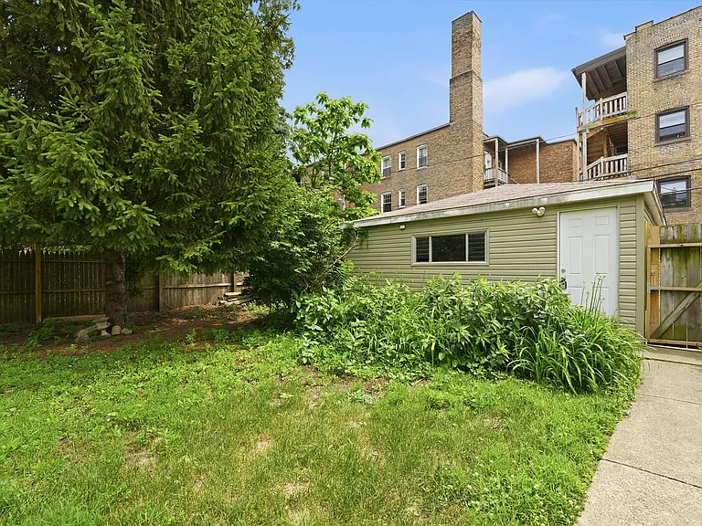 1915 W Lunt Ave #1 — Photo 20