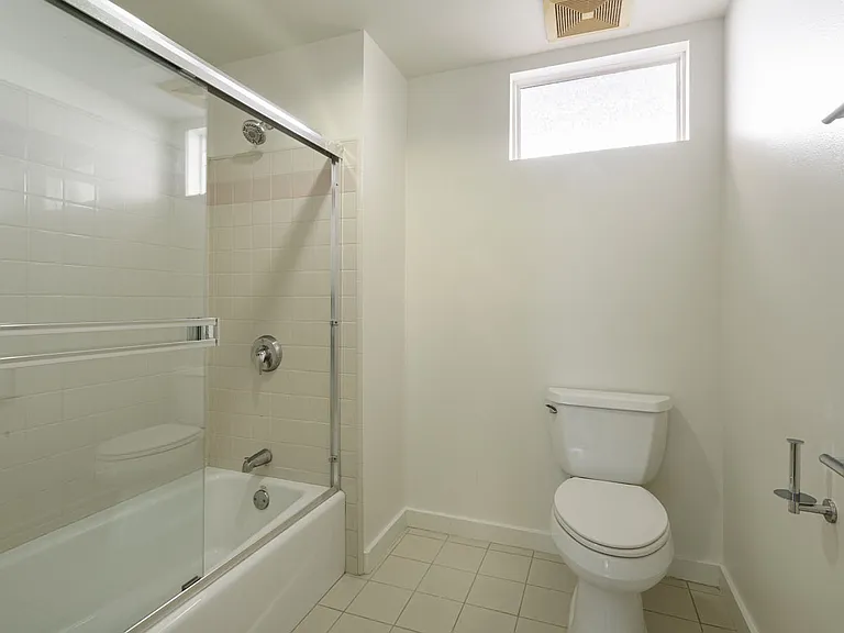 1212 Euclid St #205 — Photo 18